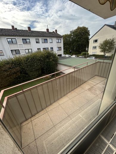 شقة من 3 غرف مجددة ومرممة حديثًا مع شرفة في برول – Balkon