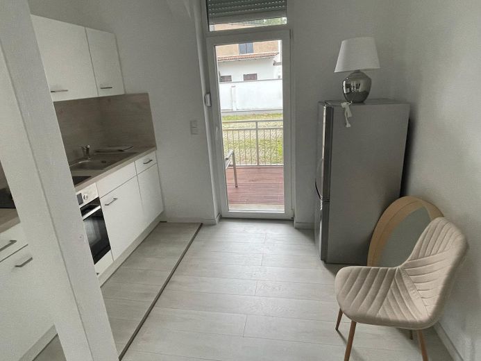 Voll möbliertes 1-Zimmer Apartment in Stendal City mit EBK und Balkonterrasse am Krankenhaus – Blick auf die Terrasse