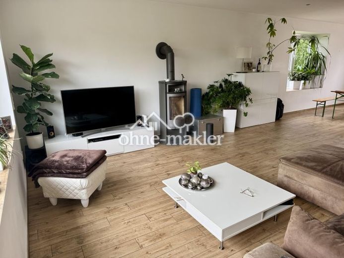großzügiges EFH in schöner Lage – Foto 1