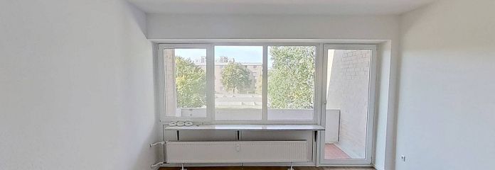 Moderne 2-Zi.-Whg. mit BALKON in ruhiger Wohnlage im Süden der Stadt – Ansicht I: Wohn- und Esszimmer