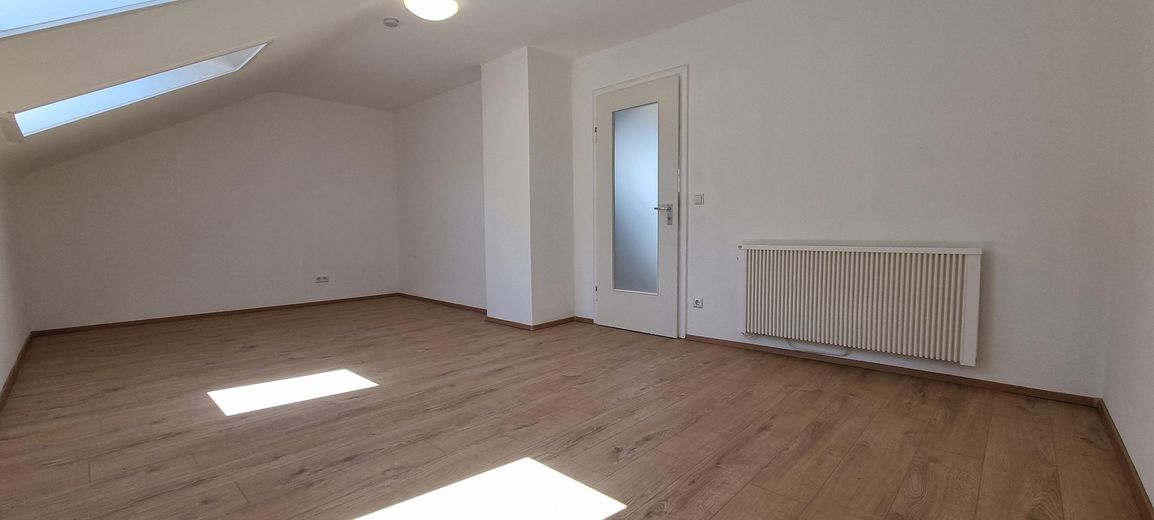 Beautiful and renovated 1.5-room apartment Stuttgart West – Wohn/Schlafzimmer Ansicht 2