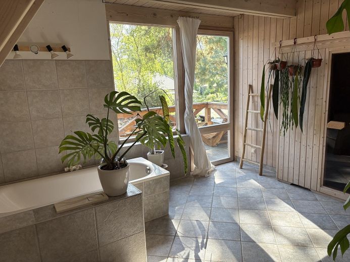 Architektenhaus zur temporären Vermietung – Badezimmer