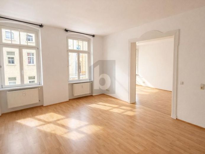 STILVOLL WOHNEN MIT BALKON, BEZUGSFREI – Foto 1