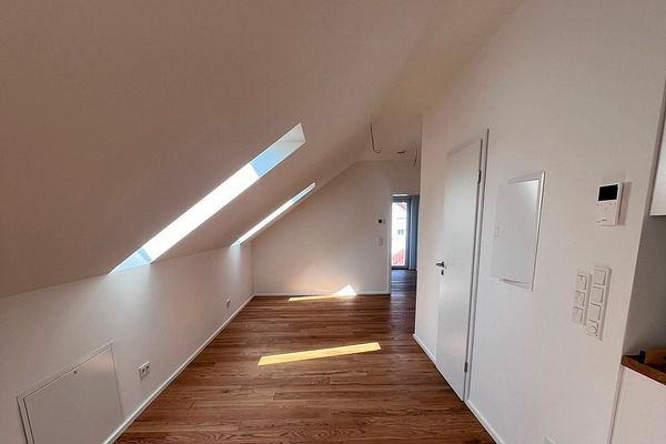 *Neubau* Helle 2-Zi. Whg im DG mit Dachgauben + Dachfenster
