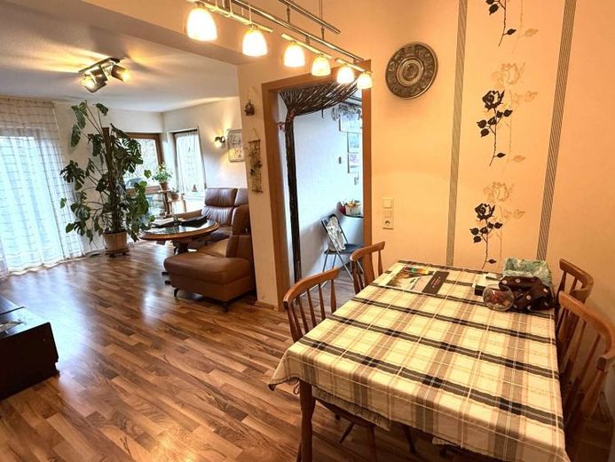 Gepflegte 3-Zimmer-Wohnung mit Südterrasse in kleiner Wohneinheit in ruhiger Lage – Foto 1