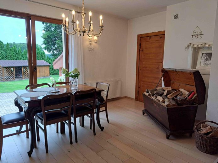 Groß Köris’te su kenarlı taşınmaz, İskele ve misafir evi bulunan seçkin göl mülkü- komisyonsuz – Esszimmer