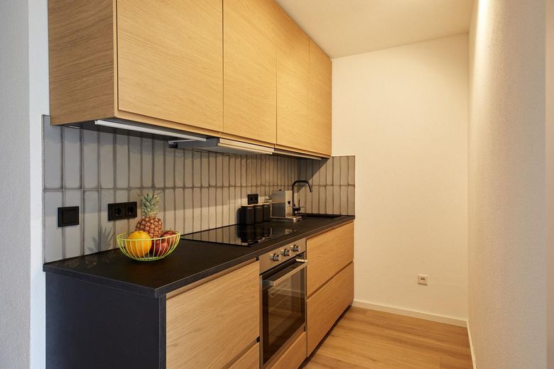 Vollvermietete 4-Zimmer-WG-Wohnung in Obermenzing, saniert und möbliert – Küche