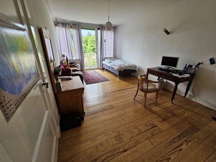 Klassieke rode klinker met oude stijlelementen - twee-onder-een-kapwoning in het noorden van Hamburg –  SZ in der 1. Etage mit Balkon