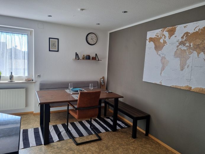 Appartamento di 3,5 locali, terrazza sul tetto di 98 m², veranda, garage doppio – Essbereich
