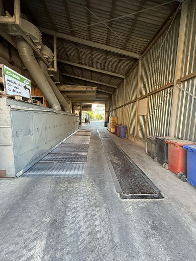 GUTE LAGE IN GUDENSBERG - Vielseitig nutzbare Gewerbeimmobilie mit Lager- und Freiflächen – Annahmehalle