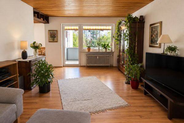 Großzügige 4½-Zimmer-ETW, 124 m² + drei Loggien im 2.OG, mit PKW Stellplatz, in guter Lage von Walldorf zu verkaufen
