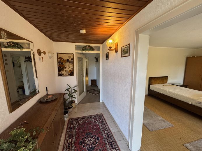 Doppelhaushälfte in ruhiger Lage mit Doppelgarage – Foto 2