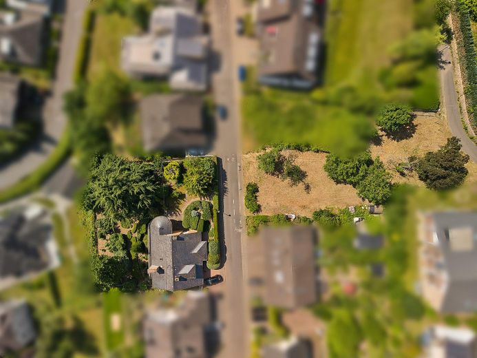 Terreni attraenti in posizione esclusiva in altura: vista panoramica sulla città di Bernkastel – Grundstücke