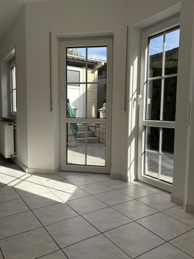 Bright, welcoming garden-level apartment in Zornheim – Photo 3