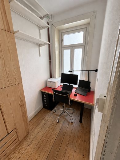 Möbliert & all inclusive: 4,5-Zimmer-Altbauwohnung Hamburg-Neustadt ab Nov '26 – Büro