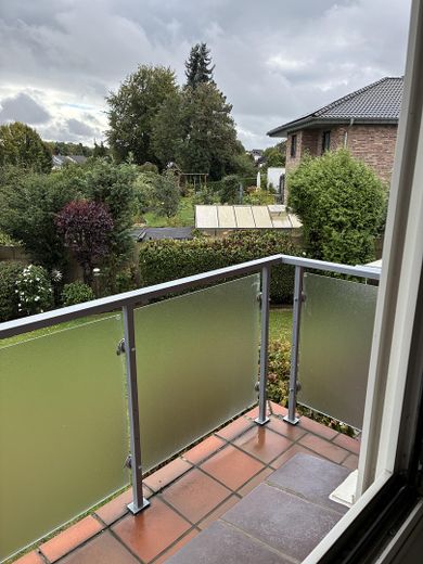Schöne, renovierte 2 Zimmer- Wohnung mit Balkon – Foto 2