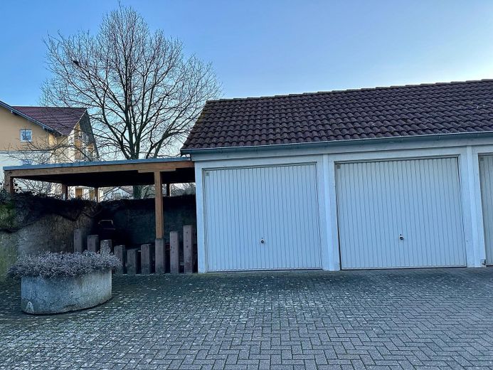 Zentral gelegene 4-Zimmer Wohnung inkl. 2 Garagen!! – Foto 5