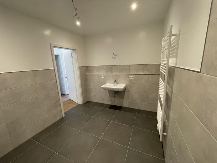 Teraslı 2 odalı yeni bina dairesi (81 m²) – zemin katta ilk kullanım | Recklinghausen-Nord – Badezimmer
