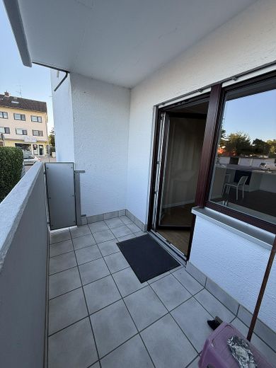 Отдельная, светлая и просторная 1-комн. квартира (42 м²) с балконом, парковочным местом, встроенной кухней — без комиссии – Balkon