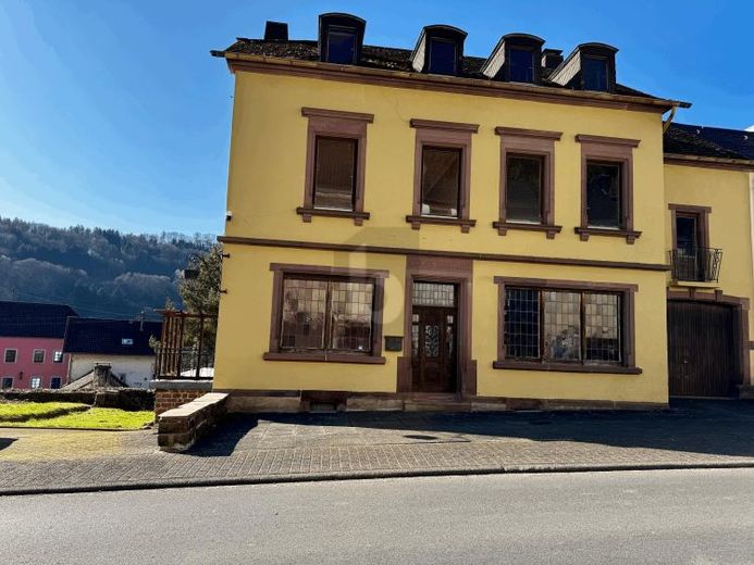 CHARMING HOUSE WITH VIEW OF MALBERG CASTLE – Foto 1