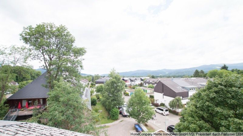 Renovierte Maisonette mit angenehmer Möblierung und großer Terrasse sowie 2 Balkone für 3-12 Monate in Kirchzarten-Burg – 06fdf5e753336c5e394aed3c4935a40f8c7ef261.jpg
