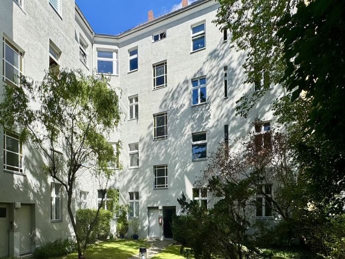 Modernisierte 3-Zimmer-Eigentumswohnung bezugsfrei kaufen in Berlin-Reinickendorf, 110 m², Balkon – Foto 1
