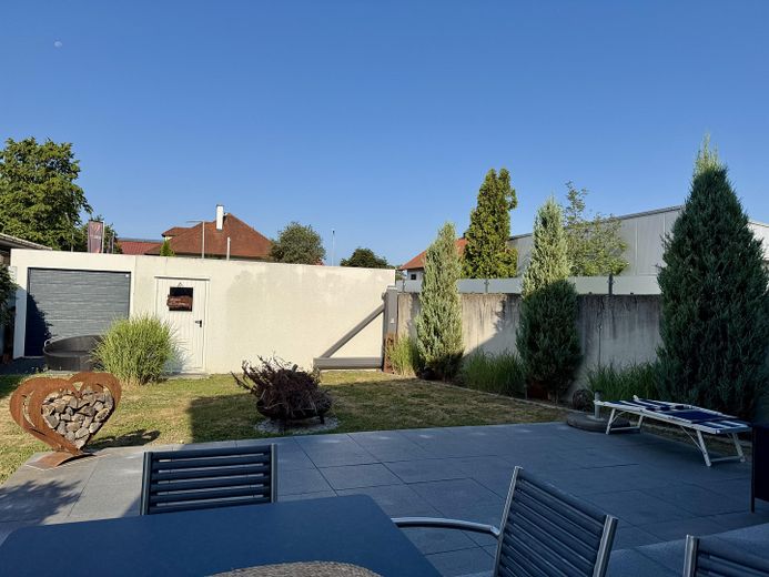 Werkstatt Ausstellung Lager mit exklusivem Betriebsleiter Wohnhaus – Garten nach Westen