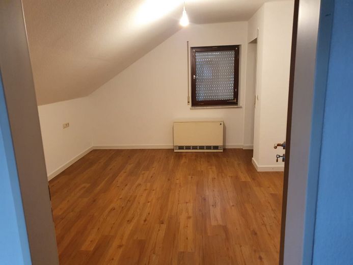 Dachgeschosswohnung Auenwald Lippoldsweiler 4-Zimmer – Zimmer 1