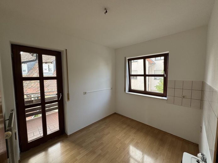 Appartement 2 pièces situé au centre – Kücher Blick Balkon