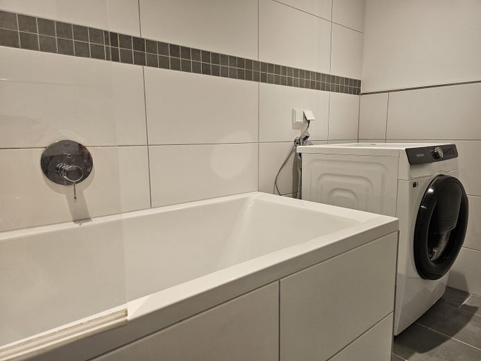 Mutfak ve garajlı modern 4 odalı daire, TBB – Bad