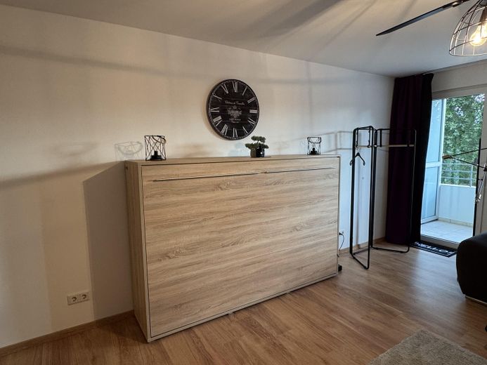 Kernsanierte 1-Zimmer-Wohnung mit Balkon, 47 m², 2. OG in Frankenthal – Wohnzimmer