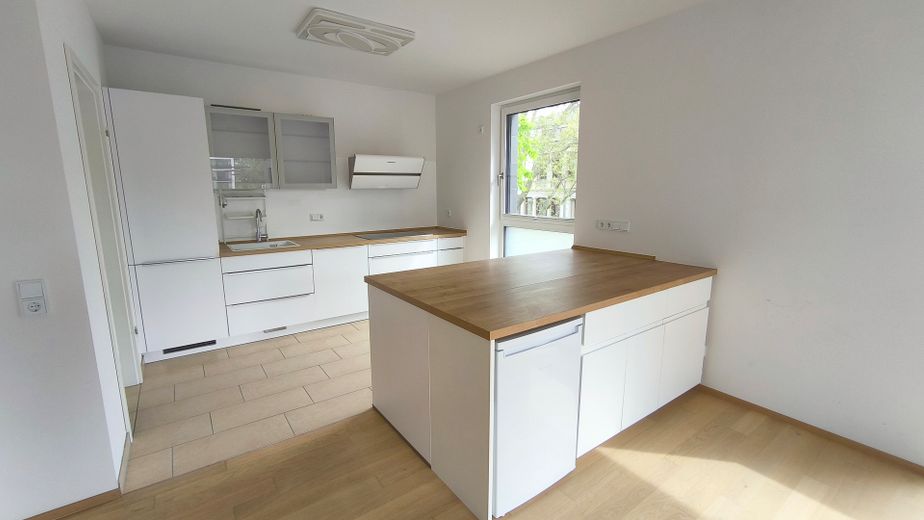 Großzügige 3 Zimmer Wohnung zentral Wiesbaden / 2 Bäder + Tiefgaragenstellplatz / Wilhelms IX – offene Küche