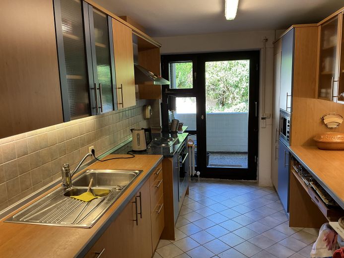 Emplacement privilégié au calme ! Appartement-terrasse de 4 pièces à FR-Neuburg – Küche (Ri. Terrasse)