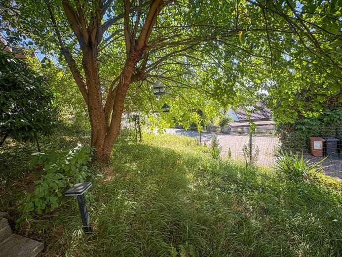 Provisionsfrei - Wohnen wie im eigenen Haus: 120m² mit Garten, Traum-Weitblick & Wellness-Faktor – Garten