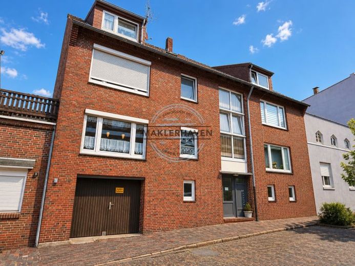 Well-maintained apartment building with 5 residential units and development potential in WHV Heppens. – Photo 1