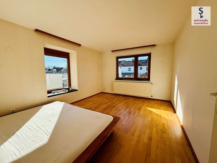 Familienhaus mit Garten in ruhiger Lage – Zimmer OG
