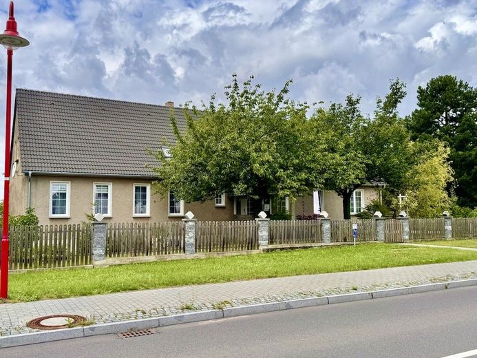 HORN IMMOBILIEN + großzügiges und elegantes Einfamilienhaus mit Einliegerwohnung und Garage in Gartz – Hausansicht