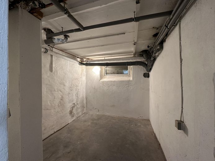 VICINO AL CENTRO! Appartamento mansardato, unità condominiale in edificio plurifamiliare ristrutturato – Keller Wohnung DG