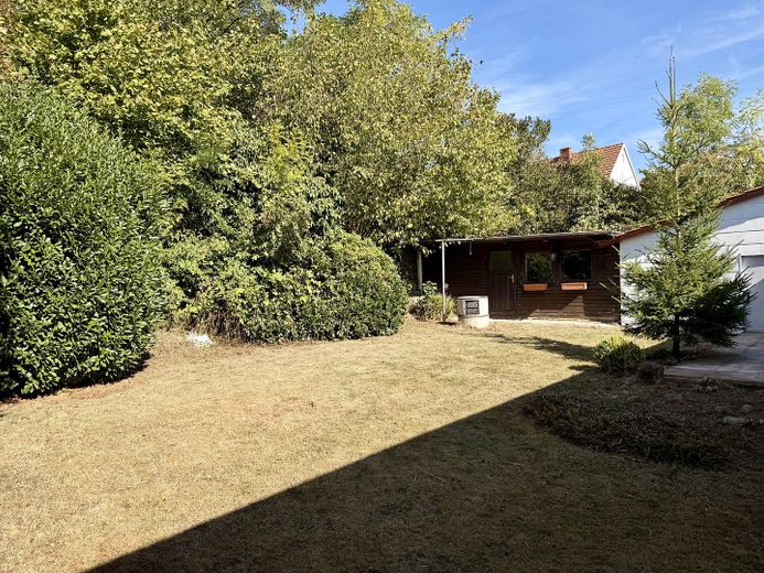 Vivienda en casa unifamiliar renovada con acceso a zonas verdes, garaje y caseta de jardín – Foto 7