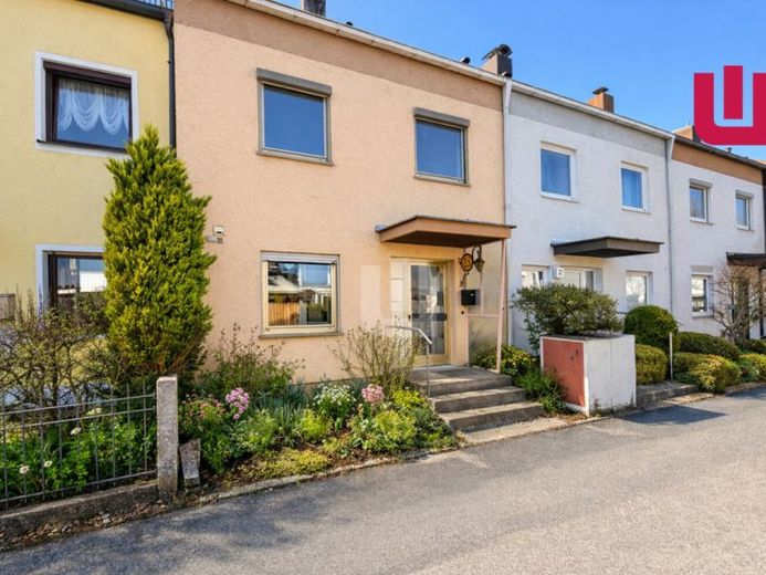 WINDISCH IMMOBILIEN - Renovierungsbedürftiges RMH mit viel Potential in familienfreundlicher Lage – Foto 1