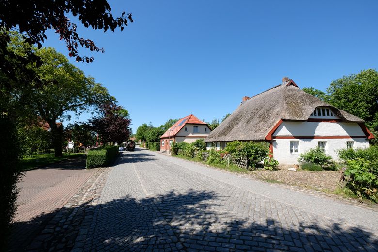 Helene Weigel Haus -gegenüber