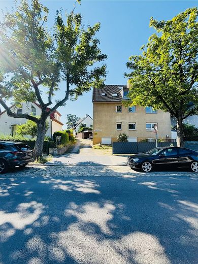 Wertbeständiges Mehrfamilienhaus mit langfristigem Entwicklungspotenzial – provisionsfrei – Frontansicht