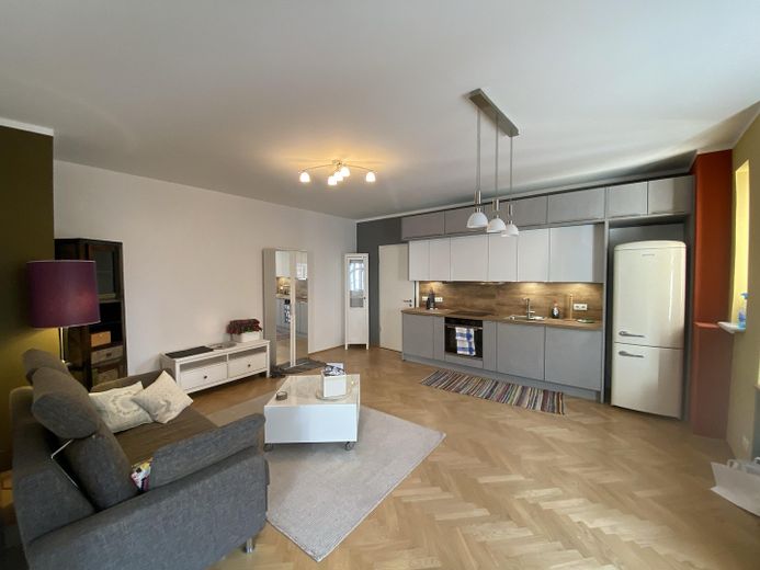 2-room apartment in renovated old building in Neuhausen (partially furnished) – Foto 10