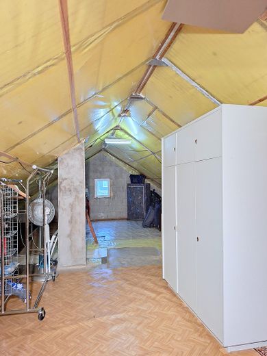 Freistehendes Zweifamilienhaus in Rumpenheim 7,5 Zimmer, 3 Bäder, gr. Garten, Garage, Ausbau möglich – Dachboden