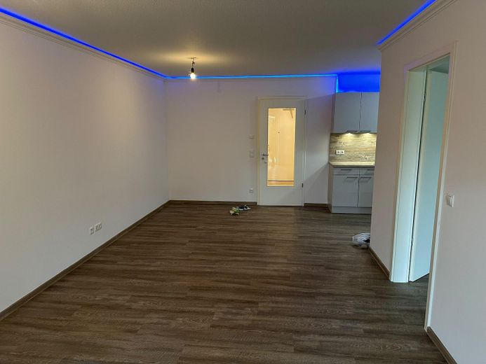 Appartement en copropriété haut de gamme de 2 pièces avec terrasse et place de parking en sous-sol – Wohnzimmer