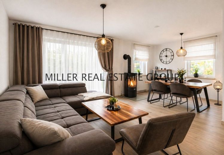 Moderne Raumwunder-Rarität in Neuburg an der Donau: Reiheneckhaus mit großem Garten, zwei Terrassen, Balkon &amp; viel Wohnkomfort! – Wohn-Essbereich