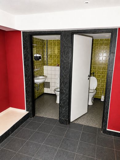 Cava a volta seminterrata ad uso commerciale a Norimberga – grande potenziale per uno sviluppo individuale – Toiletten