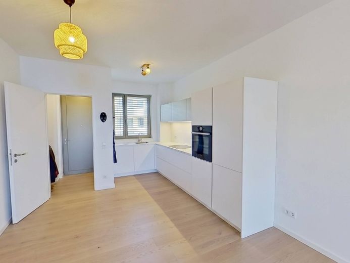 **Hochwertige 3-Zi.-Neubauwhg. mit EBK, 2 Bädern, Balkon und Rheinblick, direkt am Zollhafen** – Ansicht III: Wohn- und Esszim…