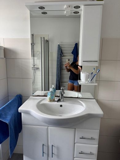 Renovierte 3- Zimmer Erdgeschosswohnung mit EBK und Terrasse in ruhiger Lage in 23974 Neuburg – Badezimmer Bild 3