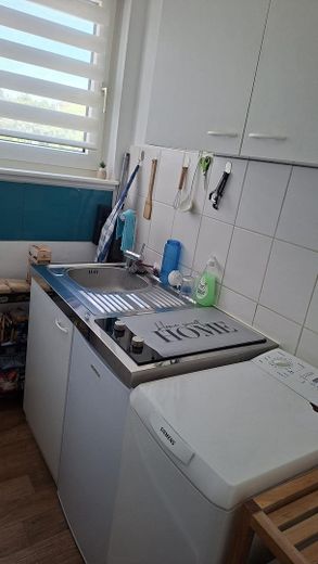 Vier schöne Einzimmerwohnungen mit Küchen und Bad ideal für Studenten – Whg 20